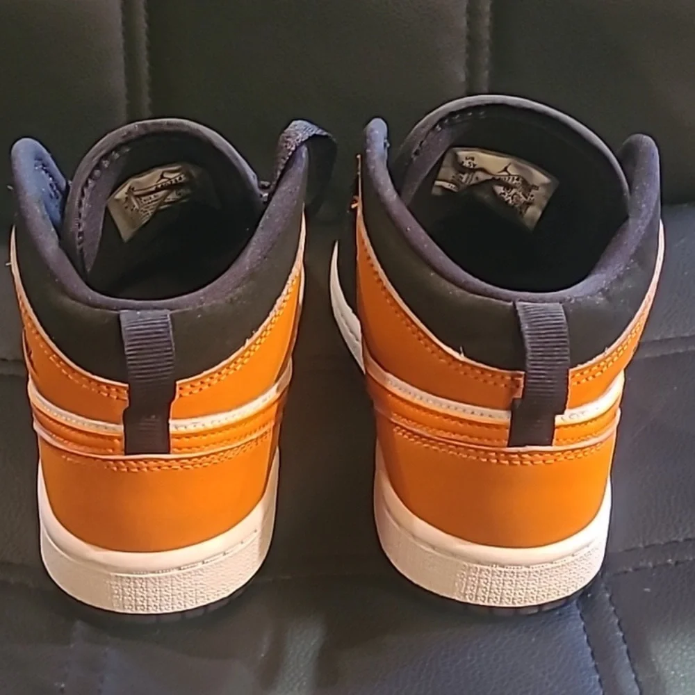Jordan 1 Mid “Shattered Backboard”